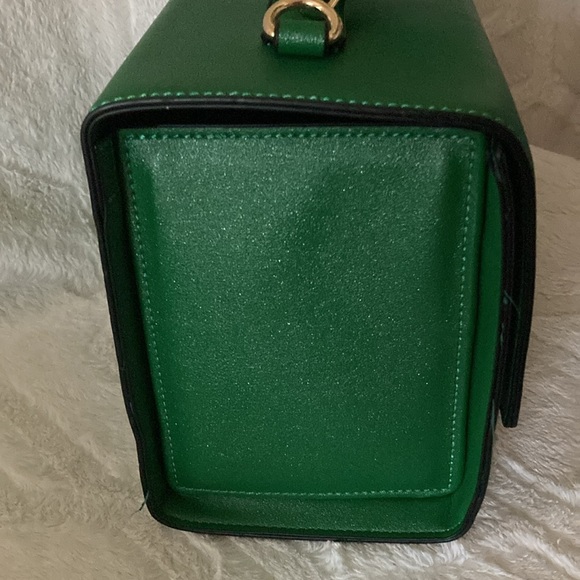 Handle/Crossbody - Picture 4 of 7